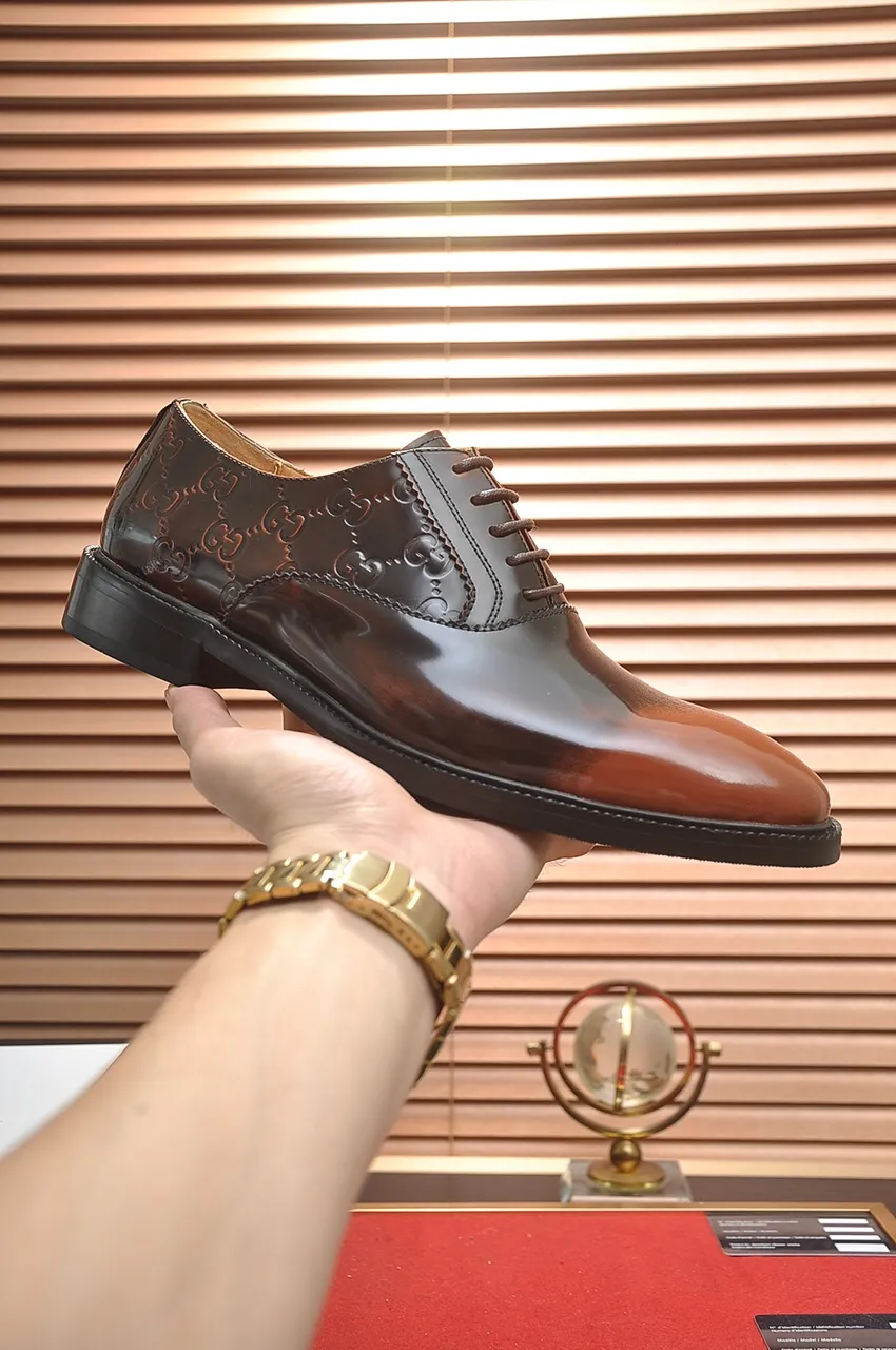 Men's shoes💰500💶Italy's top luxury men's shoe giant (GUCCI) (Gucci) (full cowhide lining) new arrival🍃Original European style🔰 Pleasant to the eye😍In order to make the shoes more durable and non-deformable🌀The production continues to follow traditional methods but there is still no lack of innovation💪Choose original sheepskin for the leather♻️ Smooth and natural And extra bright ⭐Made of imported cowhide, the first choice of rich people 38-45 (45 customized)